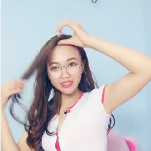 情趣護士制服性感豐唇小雞雞跑步機上紫薇,嫩茓插著跳蛋,白絲誘人[MP4/605M]