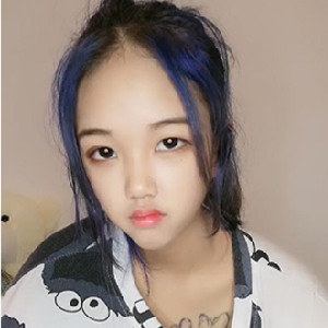 OO後精神小妹不學好,深夜撩騷,脫光光和狼友聊天,展示自己曼妙吸引人的身體[MP4/553M]