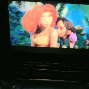 情侶私人影院大膽露出,上面播這電影，下面激情艹B,後入蜜桃臀快速抽送,真刺激[MP4/515M]