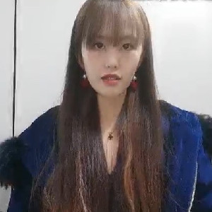 網吧前台極品收銀女,收銀台下玩弄黑絲大長腿,小B塞入雞蛋在網吧過道褕褕露出[MP4/504M]