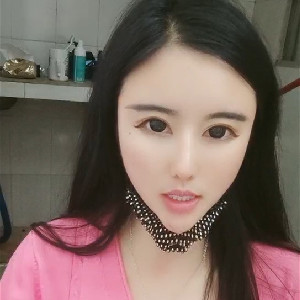 豐滿臊女夜市吃完飯搭讪勾引路人,找個屌絲男回家啪啪,男的不知道多久沒艹過,超猛[MP4/532M]