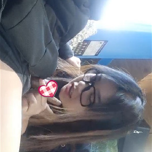 約個肉肉的眼鏡妹KTV唱歌喝酒,玩骰子遊戲輸了該願認罰,到廁所給小哥艹嘴,扣B[MP4/1G]