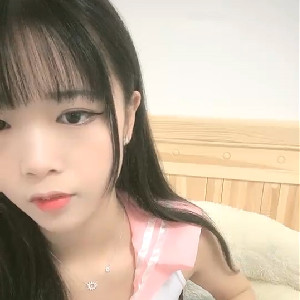 年紀不大粉嫩學生制服清純萌妹果聊,奶子發育不太大,需要哥哥們多揉揉才行[MP4/546M]