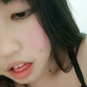 年齡不大OO後高中小胖妞和閨蜜同學互動下海,鮑魚肥美飽滿,天然無毛,真想插進去試試[MP4/965M]