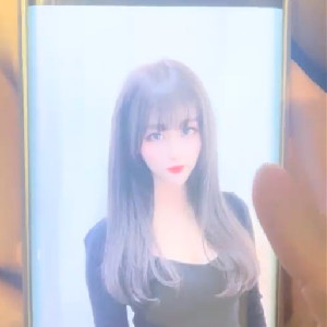 花心帥氣小哥魅力挺大,身下艹著女友,這邊還打著電話和別的女人調情,越聊越硬,插的越猛[MP4/543M]