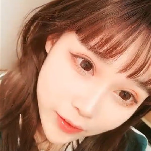 短發清純高顔值萌妹,身材較少,年齡不大,衛生間背著家人紫薇,粉鮑無毛,潮水不斷湧出[MP4/1G]