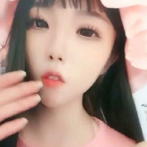 童顔巨乳萌妹,年齡不大,人卻很臊,這嫩茓太粉了吧,幹幹淨淨的肥美饅頭茓,花500光舔也願意[MP4/236M]