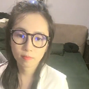 黑框眼鏡十分有味道禦姐,職場OL制服誘惑,和胡渣男啪啪,黑絲腳長又細,一炮根本不夠[MP4/1G]