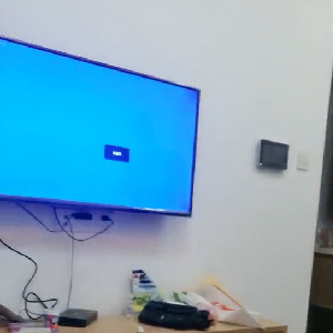 黑絲纖瘦大長腿姐妹花酒店開房電視壞了,叫前台找來修理工,進房間一步步套路勾引小哥艹B[MP4/515M]