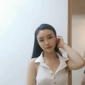 猛男野狼哥又吊上個新少婦,待遇就是好,還要人間美女開車親自來接,一場惡戰少不了[MP4/960M]