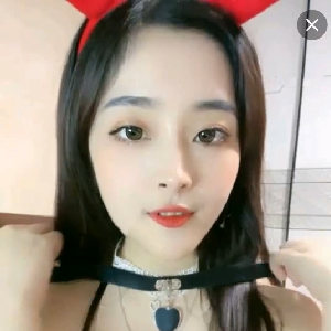 甜美清純上海妹,情趣聖誕套裝,奶子發育真不錯,竹筍型的,十分可愛[MP4/1G]