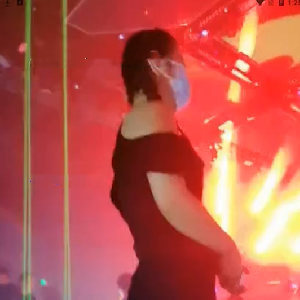 夜店約妹子在線史詩級教學,從夜店跳舞搭讪成功拉手帶上車到賓館啪啪,全是套路啊[MP4/1G]