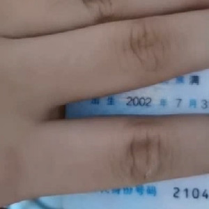 社會男爆艹02年學生妹,妹子身材豐滿,碩大屁股坐上去,年齡不大,欲望卻很大,牆上還挂著藝術照[MP4/1G]