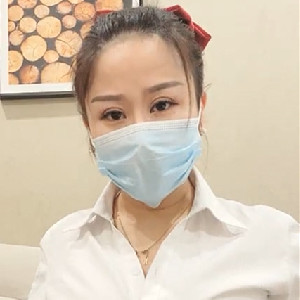 美艷輕熟寂寞少婦約個還是處男的小哥,被掰開嫩茓仔細觀察,壹嘴就親上去了,吸允個不停[MP4/540M]