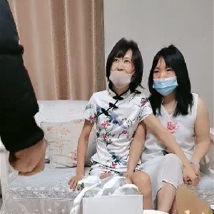 熟婦三姐妹真是臊,各個都40歲了,如狼似虎,套路維修工大哥,故意露茓勾引,壹龍艹三風,大哥幹的工費也不要了[MP4/606M]