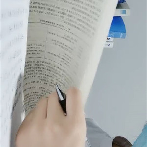 唐山某人民醫院值夜班的美女小護士,夜班期間也不老實,桌上抄筆記,桌下拿跳蛋紫薇小臊茓[MP4/784M]