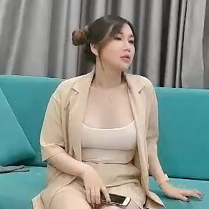 帥氣長毛眼鏡小哥網約越南丸子頭妹子,情趣黑絲後入爆艹,小哥還真猛[MP4/781M]