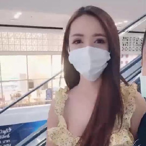 泰國遊帶個極品當地小有名氣網紅逛商場,時不時大膽露出,到頂樓廁所褕褕啪啪[MP4/665M]