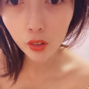 極品美少婦居家寂寞發臊,性感吊帶內衣十分誘人,簡直是男人夢中理想中的少婦形象[MP4/1G]