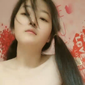 高顏值雙馬尾清純萌妹,渾身都是青春的氣息,奶子發育不大,可惜有點貧乳[MP4/996M]