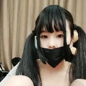 雙馬尾清純萌妹,以前做福利姬拍過不少福利,現在專門下海果聊,小茓依舊粉嫩[MP4/1G]