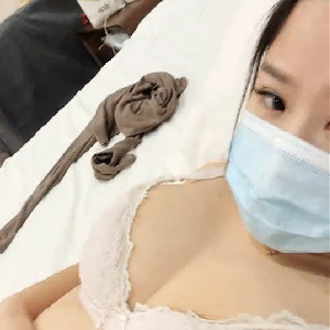 大眼睛美少婦賓館叫前臺安排按摩男技師來服務,小哥秒懂,主動來了,不由自主就艹到壹起了[MP4/430M]