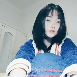 壹線天白虎饅頭茓OO後短發清純萌妹,聲音甜美可愛,慢慢扒下可愛三角褲,露出嫩鮑特寫[MP4/799M]