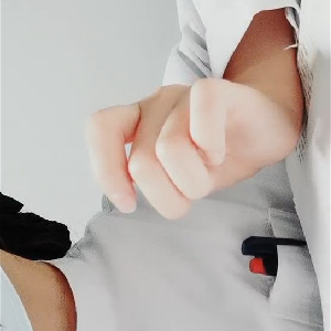 河北某人民醫院小護士值夜班的日常,上班時候玩跳蛋,桌上壹本正經抄筆記,桌下手不老實扣B紫薇[MP4/491M]