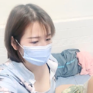 旗袍姐妹花,有好處要壹起玩,插入擴蔭器慢慢把臊茓撐開看內部[MP4/573M]