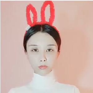 臊氣性感美少婦,渾身抹油很有質感,手裏把玩粗長假J8,自稱沒有男人能在自己手上撐過壹分鐘[MP4/783M]