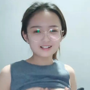 極品小臉居家賢惠型小少婦,戴個眼鏡,斯斯文文的也下海,被質問妳老公心真大,回道還不是他不掙錢嘛[MP4/1G]