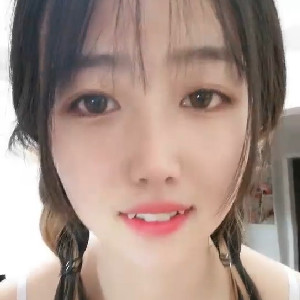 高顏值清純大學妹,壹對虎牙十分撩人,大學放假了,近期在家兼職果聊的大學妹真多[MP4/720M]