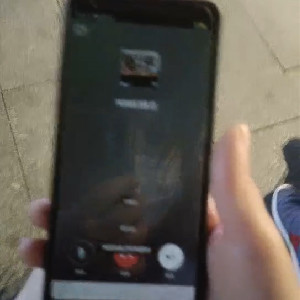 戶外小花園打野戰,妹子說話大大咧咧的,可惜約的小哥有點快槍手,沒抽送幾下就射了[MP4/1G]