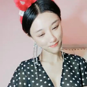 臊氣苗條美少婦說話很嗲,開檔黑絲誘惑,小茓肌肉練得不錯,扭來扭去很靈活[MP4/682M]