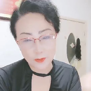 極品亂倫家庭,母女二人共侍壹夫,老媽戴個金邊眼鏡看著挺賢惠,女婿更愛幹丈母娘