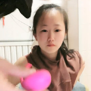 憨厚鄉下小夫妻生活不容易下海,紮個馬尾辮媳婦水真多,手指插進去動全是滋滋的水聲