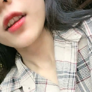 膽很肥的小姐姐戶外勾搭正在吃地攤的屌絲男,言語開放,男的開始就有點懵,帶到廁所啪啪