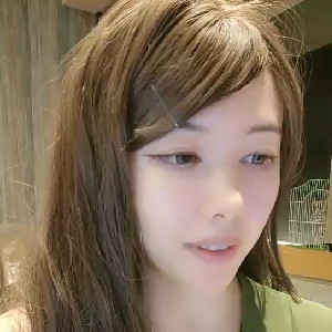 高顏值學生制服誘惑臺灣小妹,牛仔褲用剪刀專門把襠部剪出來露出嫩鮑[MP4/1G]