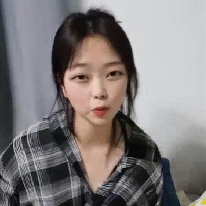 大眼清純OO後萌妹,說話慢條斯理的,發起臊來還真要命[MP4/349M]