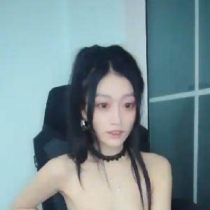 長腿骨感精瘦妹子和短小精幹男友居家啪啪,奶子發育的不大有點貧乳,有B艹就行[MP4/1G]