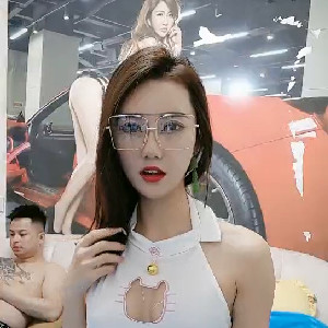 時尚漂亮小姨子和姐夫的美好快樂生活,妹子戴個大鏡框眼鏡十分時尚,老哥明顯有點累了[MP4/1G]