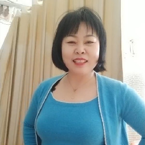 極品熟女老阿姨,理發店老板娘,給小夥剪過頭發,套路小夥去簾子後按摩,慢慢口上去,小夥直奔奶子摸去[412M]