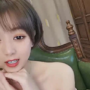 大奶美乳童顏短發軟萌妹,壹對大白兔真的誘人,壹手抓壹個按著艹,太合手了[766M]