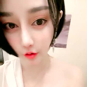 短發漂亮小姐姐、白襯衫黑絲襪,床上玩茓,掰開看男人都喜歡的粉嫩肉洞[596M]