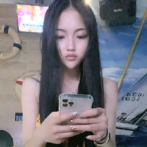 OO後清純女神級萌妹KTV赴約,碎花連衣裙少女感十足,KTV裏大顯身手,壹邊唱歌壹邊拿啤酒瓶摩擦小茓[MP4/2G]