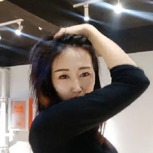 舞蹈社美女教練勾搭男學員啪啪,舞蹈練習室內找個凳子就幹起來了,男的激動不得了[MP4/338M]