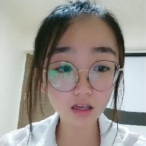 清純眼鏡娘,高顏值高學歷,壹股書生氣,學校裏的學霸,因為欠款還不上了,下海賺外快還貸,戴眼鏡的都挺臊[MP4/743M]