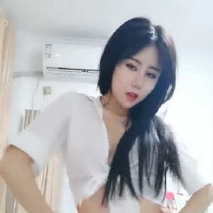 高顏值舞蹈隊極品妹子,跳舞的身材都很好,墻上還掛著自己跳舞藝術照,黑沐耳沒少被幹[MP4/337M]