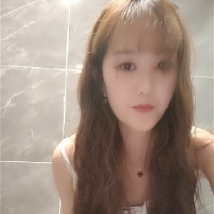 極品大波浪美少婦看店期間褕褕跑衛生間玩BB,道具假J8吸墻上,自己屁股慢慢往後坐[MP4/523M]