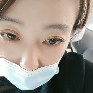 性感大眼睛美少婦車內後排紫薇,震動棒爽到高潮,身體都發抖,搞完壹直喘氣累的不輕[MP4/985M]